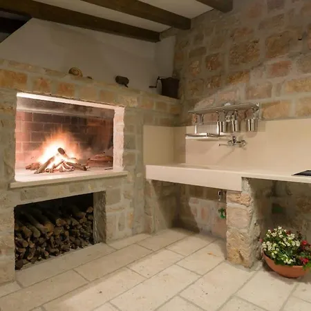 Villa Renovated Beachfront With Stunning Viewss Jasenice (Zadar)