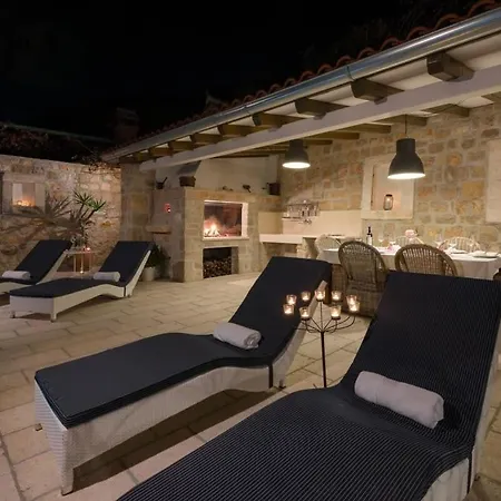 Renovated Beachfront With Stunning Viewss
